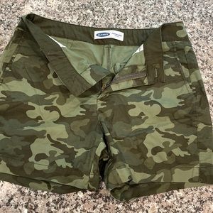 Old navy shorts camo. Everyday short, high rise